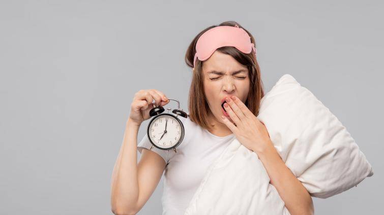 Přechod na zimní čas: Spíme o hodinu déle, ale našemu biorytmu to může uškodit