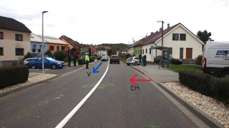 Děti vběhly přímo pod kola projíždějících vozidel. Pro chlapce letěl vrtulník