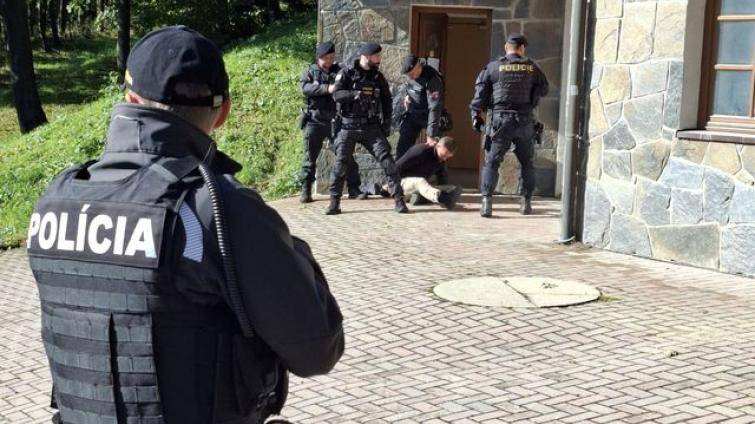 Po pachatelích loupežného přepadení pátrali čeští i slovenští policisté včetně vrtulníku. Naštěstí šlo jen o cvičení