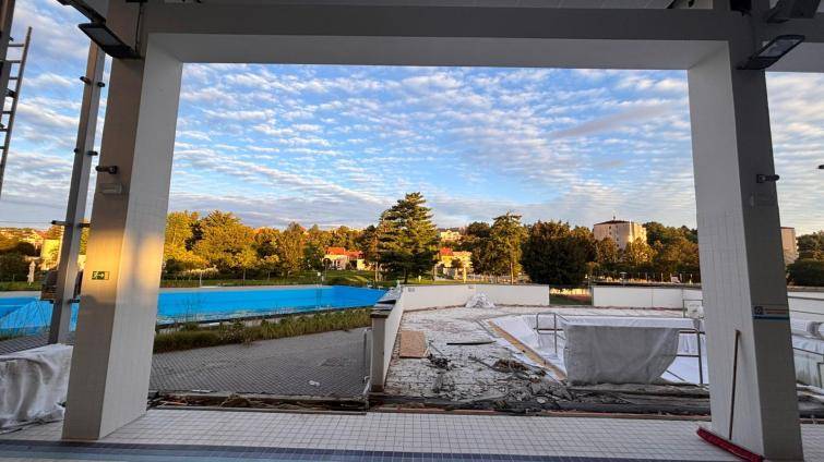 Aquapark v Uherském Hradišti se po rekonstrukci znovu otevře. Provoz bude zatím omezen