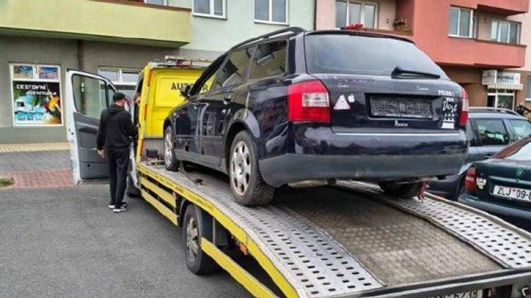 V Otrokovicích bojují s dlouhodobě odstavenými automobily