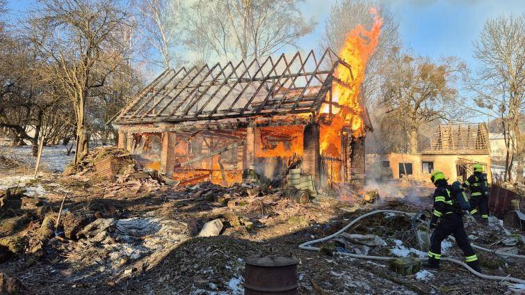 Hasiči na Vsetínsku likvidovali během několika hodin dva rozsáhlé požáry