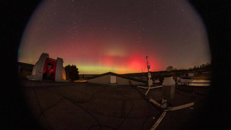 Začátkem týdne rozzářila oblohu výjimečně silná polární záře