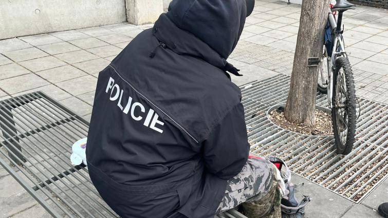 Policisté ve Zlíně narazili na muže, který měl na sobě policejní bundu