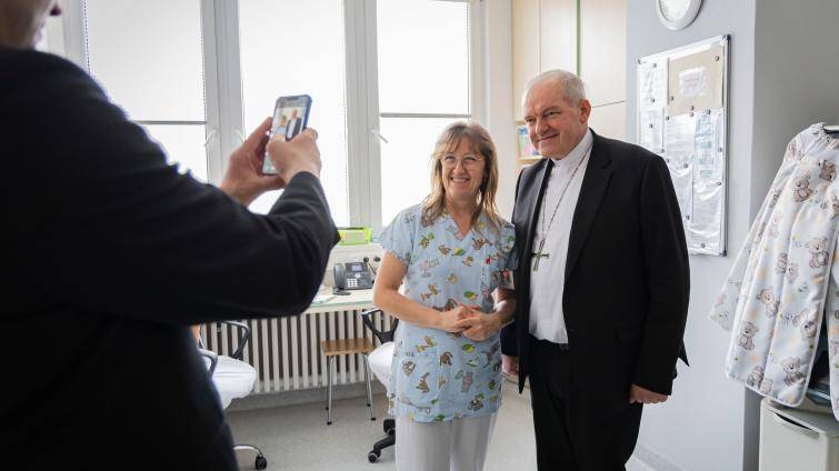Zlínskou nemocnici navštívil arcibiskup Josef Nuzík