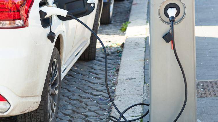 Zlínský kraj pořídil desítky nových elektromobilů a dobíjecích stanic