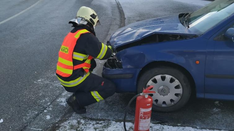 namrzlé vozovky způsobily komplikace řidičům (Kroměřížsko)