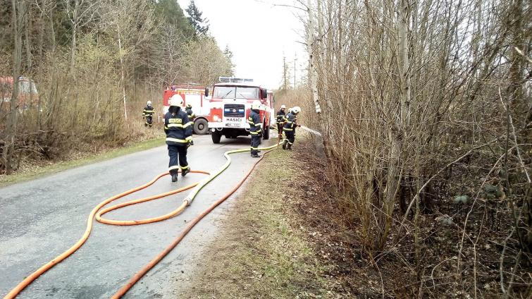 Silný vítr nadělal pořádnou paseku, hasiči zasahovali v průběhu celého dne