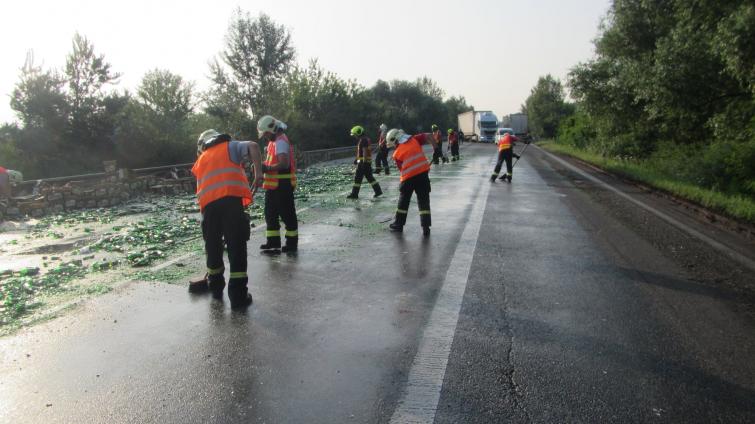 Dopravu zkomplikovalo rozlité pivo