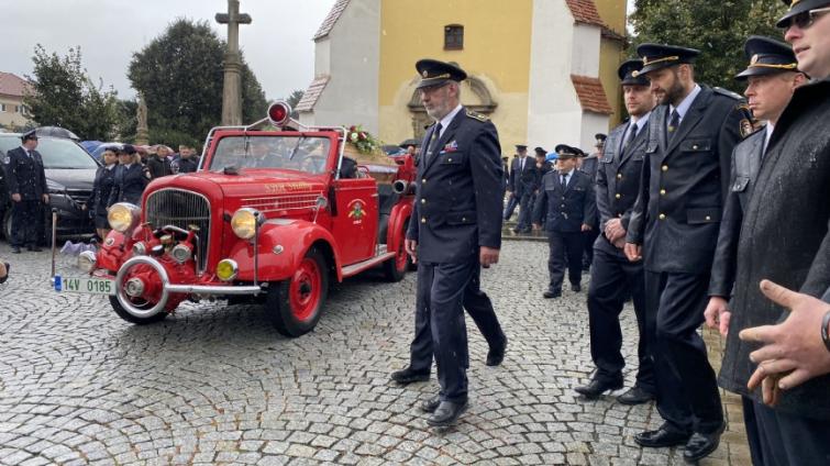 Poslední sbohem. V Koryčanech se rozloučili s tragicky zesnulým hasičem