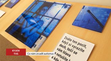 Co nám zrcadlí autismus