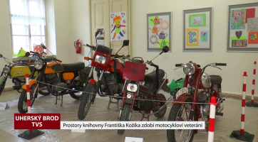 Prostory knihovny Františka Kožíka zdobí motocykloví veteráni
