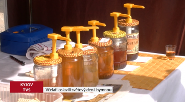 Včelaři oslavili světový den i hymnou