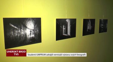 Studenti UMPRUM zahájili vernisáží výstavu svých fotografií
