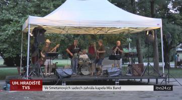 Večery u Slovácké búdy zahájila kapela Mix Band