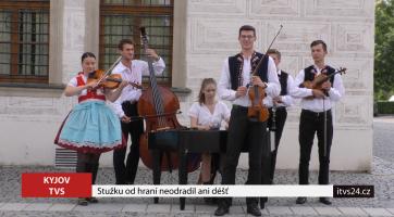 Stužku od hraní neodradil ani déšť