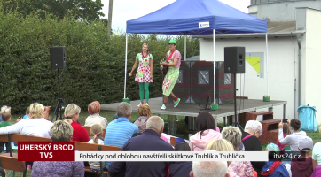 Pohádky pod oblohou navštívili skřítkové Truhlík a Truhlička