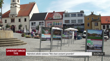 Náměstí zdobí výstava "Má vlast cestami proměn"