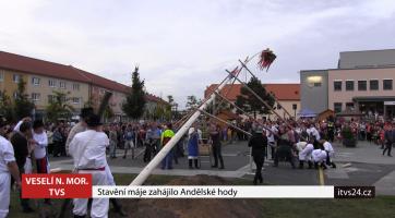 Andělské hody zahájilo stavění máje