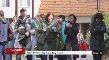 Pochod vinohrady přilákal davy turistů