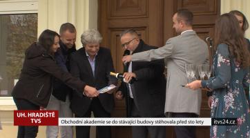 Obchodní akademie se do stávající budovy stěhovala před sto lety