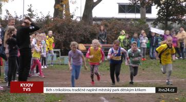 Běh s trikolórou tradičně naplnil městský park dětským křikem