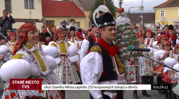 Ulice Starého Města zaplnilo 250 krojovaných šohajů a děvčic