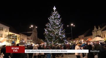 Děti v Kyjově odpočítaly rozsvíceni vánočního stromu