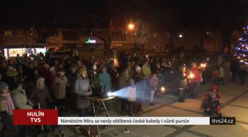 Náměstím Míru se nesly oblíbené české koledy a vůně punče