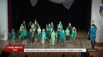 Obyvatelé města se díky vánočnímu zpívání naladili na svátky