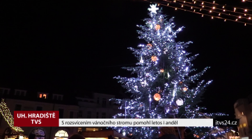 S rozsvícením vánočního stromu letos pomohl i anděl