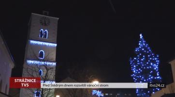 Před Štědrým dnem rozsvítili ve Strážnici vánoční strom