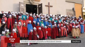 Tři králové vycházeli od kostela na Masarykově náměstí