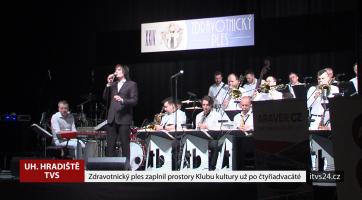 Zdravotnický ples zaplnil prostory Klubu kultury už po čtyřiadvacáté