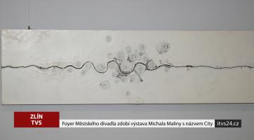 Foyer Městského divadla zdobí výstava Michala Maliny s názvem City