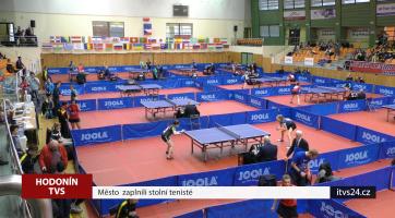 Město zaplnili stolní tenisté