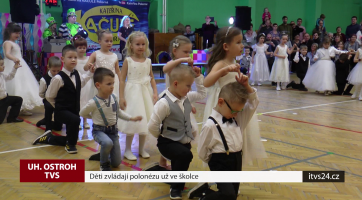 Děti zvládají polonézu už ve školce