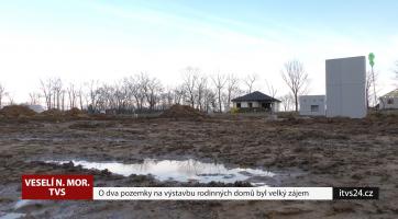 O dva pozemky byl velký zájem