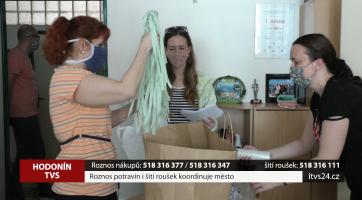 Roznos potravin i šití roušek koordinuje město