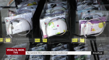 Na náměstí Míru umístilo město rouškomat