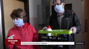 Dobrovolníci pomáhají s nákupy