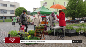 První farmářské trhy ovlivnil déšť
