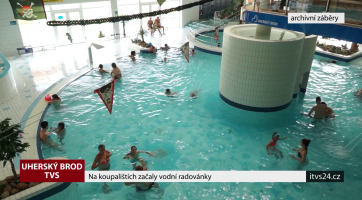 Na koupalištích začaly vodní radovánky