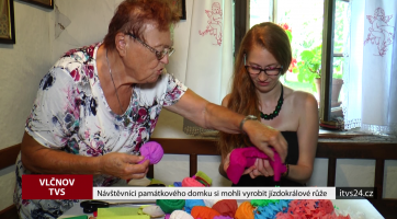 Návštěvníci památkového domku si mohli vyrobit jízdokrálové růže