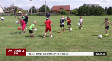 50 dětí pilovalo fotbalové dovednosti