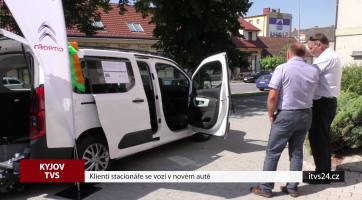 Klienti stacionáře se vozí v novém autě