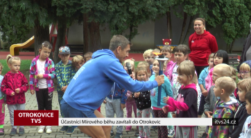Účastníci Mírového běhu zavítali do Otrokovic
