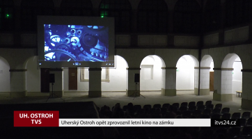 Uherský Ostroh opět zprovoznil letní kino na zámku