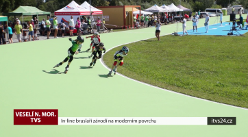 In-line bruslaři závodí na moderním povrchu