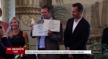 Uherské Hradiště získalo keramickou popelnici za nejlepší třídění odpadu
